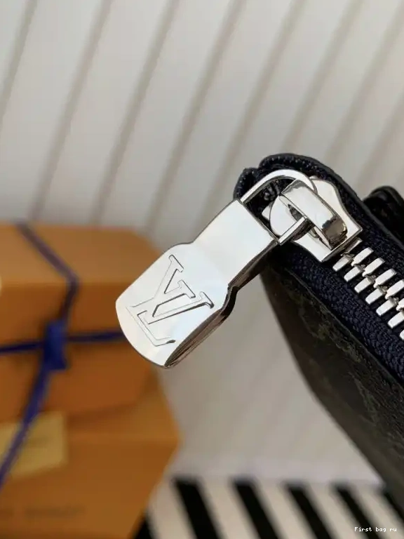 Frstbag ru VUITTON TRIO LOUIS MESSENGER 0415